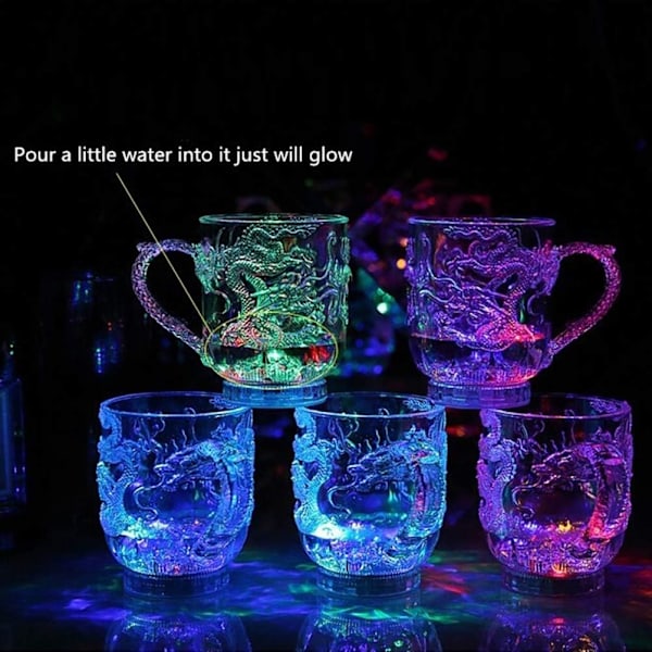 1st Vätskeaktiverade Flerfärgade LED-glasögon Kreativt Drakmönster Lysande Dricksglas LED Blinkande Mugg för Fest Bar