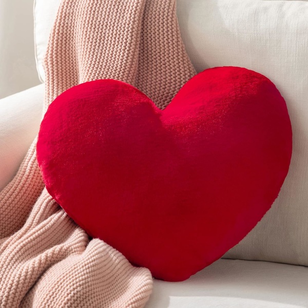 Röda hjärtformade slängkuddar, fuskpäls kanin 3D fluffigt hjärtkast dekorativ, plysch mjuka slängkuddar Present för barn, vardagsrum och soffa