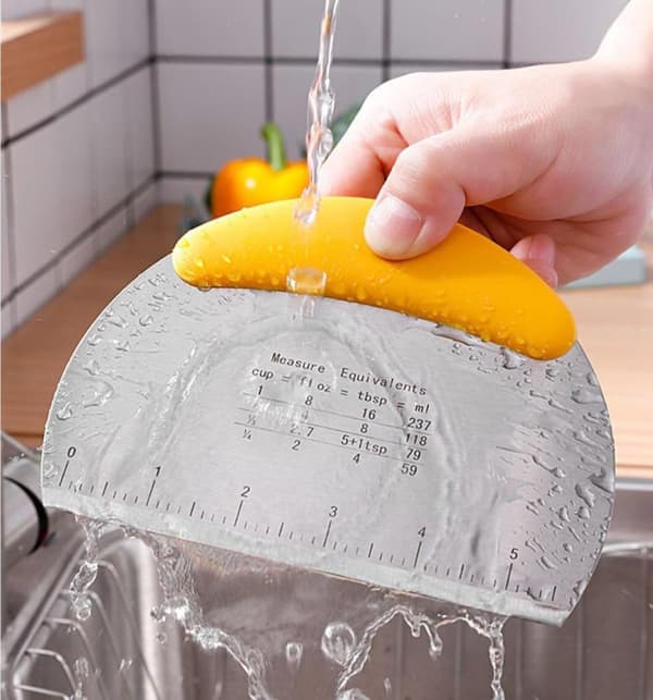 Multifunktionell Pro Heavy Duty Rostfritt Stål Deg Smet Skrapa Skärare Hackare Pizzaskärare med Mätskala