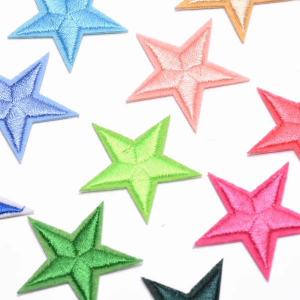 33 flerfarvede pentagram broderede mærker 3,5 cm,