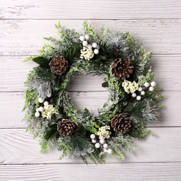 1 Christmas wreath, red fruit and pine fruit decoration, door