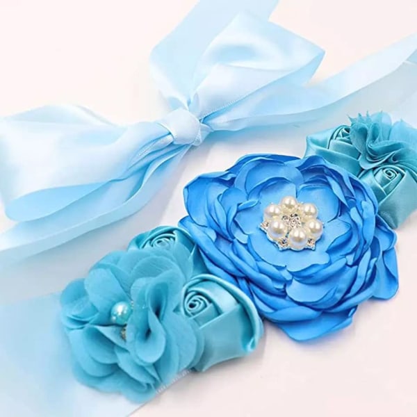Maternitybälte i babyblått och corsage för pappa