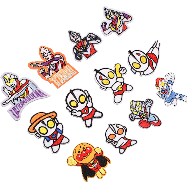 18 tegneserie badge stryge-på patches, broderede applikationsmærker