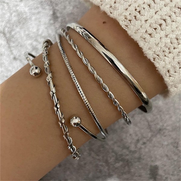 Armbånd 5 stk. Elegante damearmbånd med svarte perler og hjerteformet mansjettarmbånd Smykkesett Armbånd Armbånd