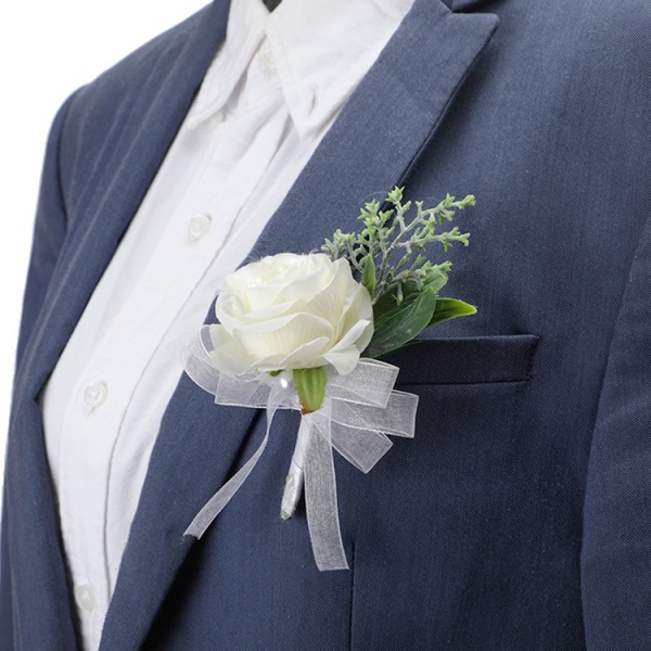 Vit roskorsage för handleden och herr corsage bröllopsblommor