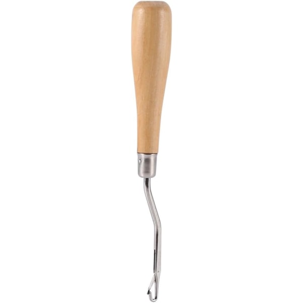 En bit virkad sticknål med trähandtag krokprocess