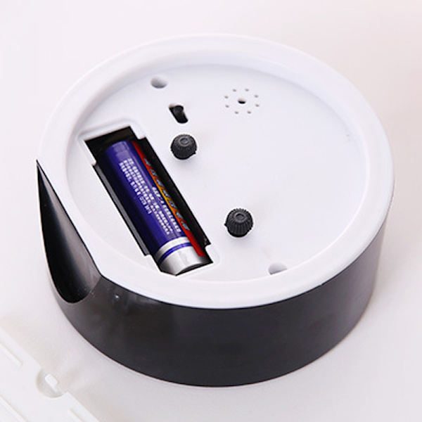 Batteridrevne vekkerklokker uten tikkelyd, stille klokke for skrivebord og hjem Round white