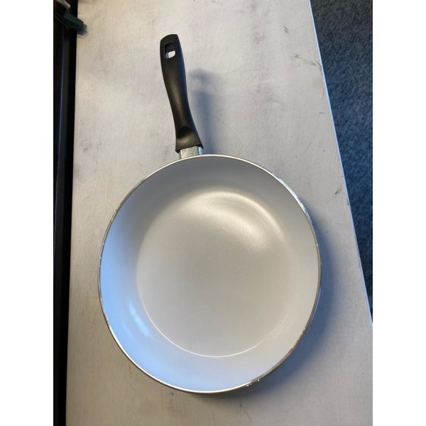 Snygg stekpanna 28 cm med keramisk beläggning, induktionskompatibel black