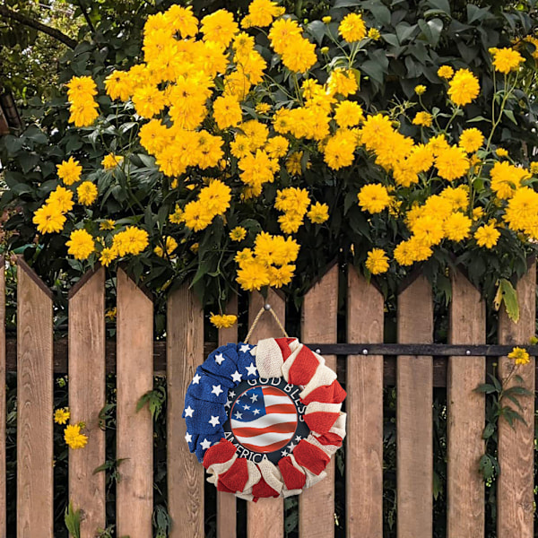 Patriotisk självständighetsdagskrans för ytterdörren med USA-flagga