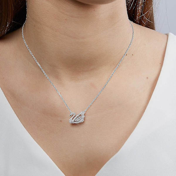 Bebetter Swarovski 5514421 Dansande Svan Halsband （2024ws）