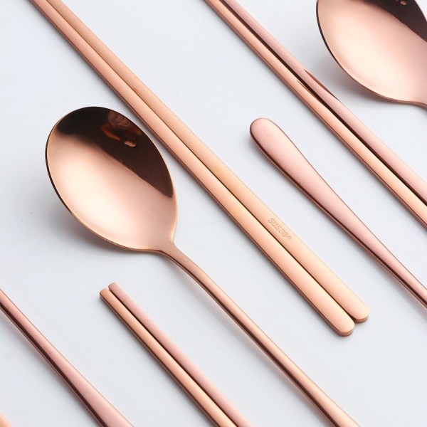 8 koreanska ätpinnar och skedar 4 set Rose Gold 304 Rostfritt