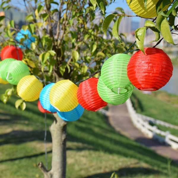 Aurinkokäyttöiset vedenpitävät LED-nauhat (moniväriset)