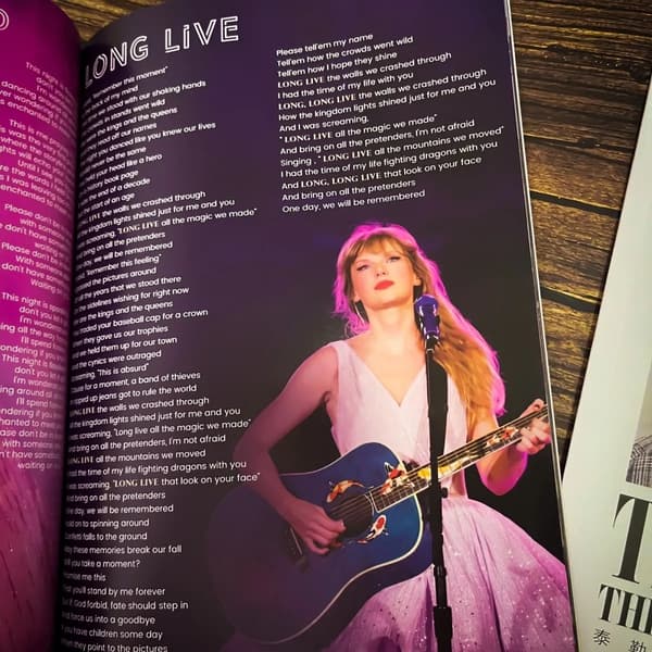 Taylor Swift THE ERAS TOUR Kobberplade tekstbog, tekstmagasin Plakat-FA-