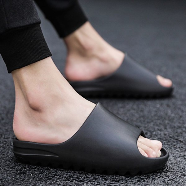 Pillow Slides Sandaler Ultra-mjuka tofflor svarta 38-39 black