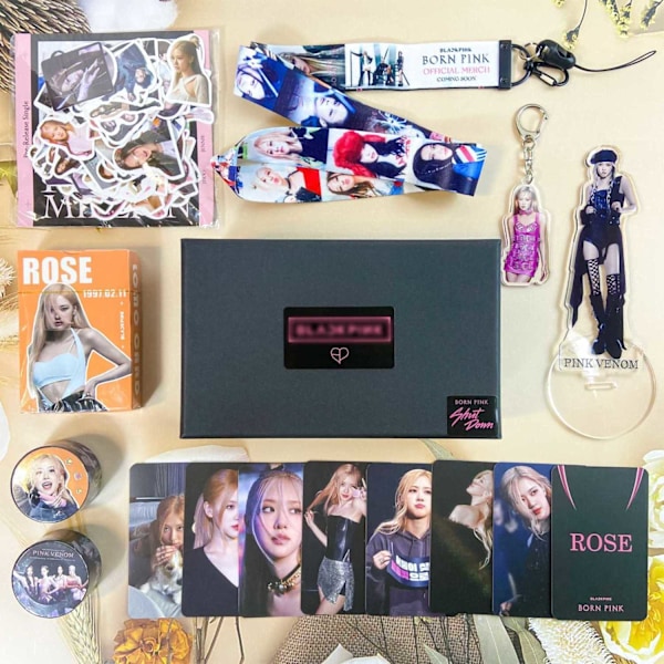 Svartrosa gaveeske Jisoo Rose personlig perifer kort klistremerke Liten kort drakt Nøkkelring Blackpink Group Funds