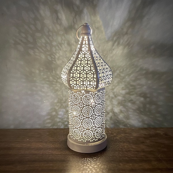 Marockansk Vit Ihålig LED-Vindlampa Järnlykta Hem Sovrum Vardagsrum Atmosfär Dekorativ Lampa Prydnader Liten Storlek 27,2 cm Hög