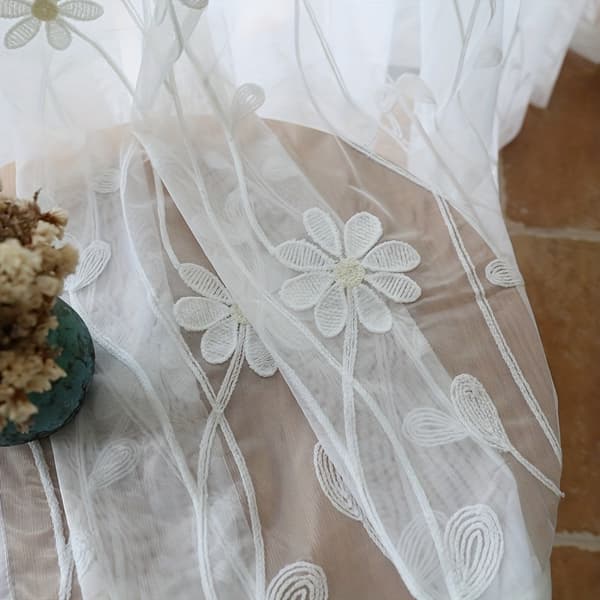 Vit blommig broderad skir gardinpanel 2-pack polyestervoile 150x240cm White