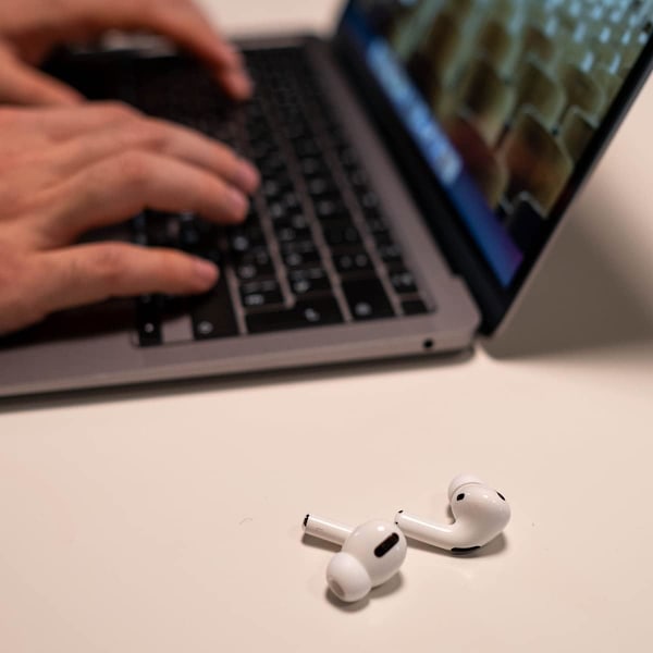 Bluetooth-kuulokkeet korvassa, langattomat nappikuulokkeet, iPhonelle ja Androidille