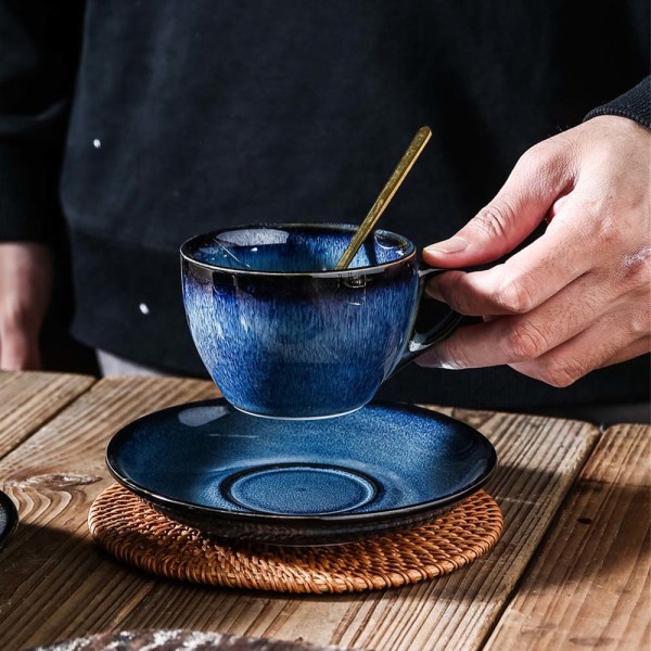 Kaffekoppar och fat i keramik i japansk stil Brown