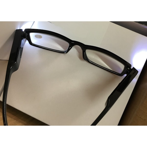 Læsebriller med LED-lampe i etui . Dag/N 70 Styrka +3,50