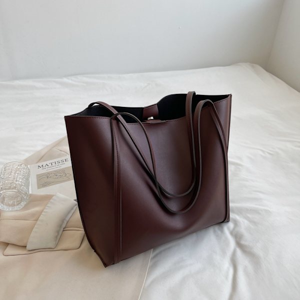 Stor Kapacitet Retro Taske Kvinder 2023 Ny Style Taske Skuldertaske Fashionable Store Taske Høj Grad Fast Farve Totalt E Tasken Brown