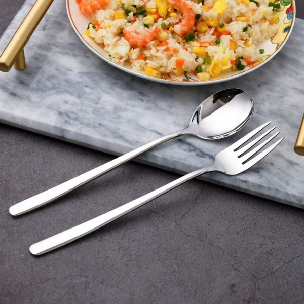 Blandat set, soppskjeer i rustfritt stål og salatgafler.