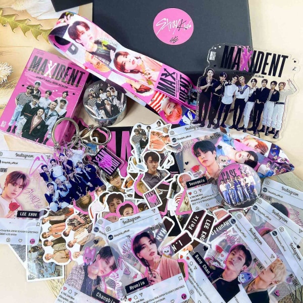 Stray Kids Nya Album Maxident Presentbox Set Kpop Merchandise Foton Lanyard Nyckelring Present till Skz Fans - Perfekt A