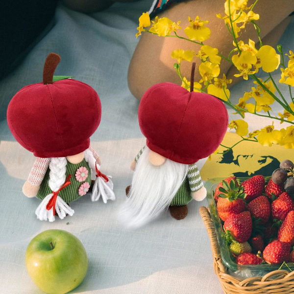 2 kpl Tomte-nukkeja plyysissä, omenan muotoisia, käsintehtyjä ruotsalaisia Tomte-nukkeja, hedelmä-haltijoita, portaiden reunalle sopiva tomte, punainen
