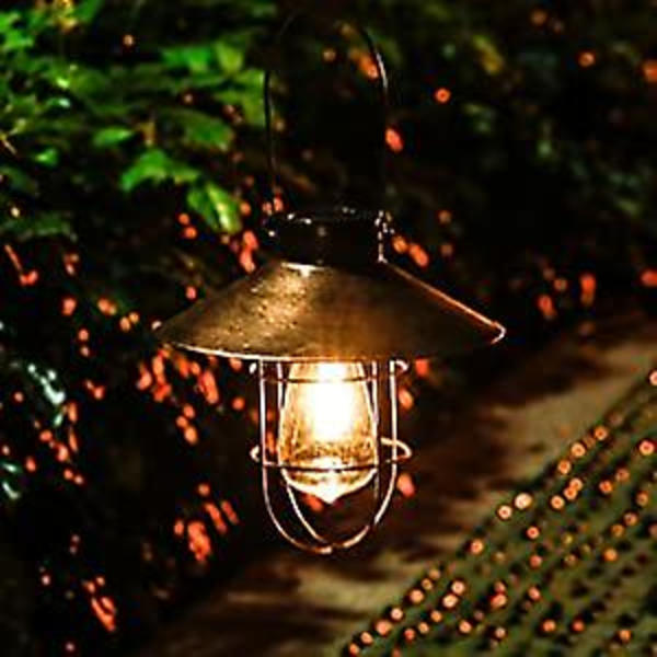 Vintage metallinen ulkoilmaan ripustettava aurinkolyhty lämpimillä LED-valoilla pihalle, terassille, puutarhaan, aurinkomaisemavalaistus, vintage kupari