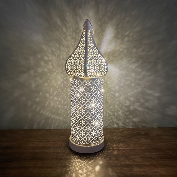 Marockansk Vit Ihålig LED-Vindlampa Järnlykta Hem Sovrum Vardagsrum Atmosfär Dekorativ Lampa Prydnader Liten Storlek 27,2 cm Hög