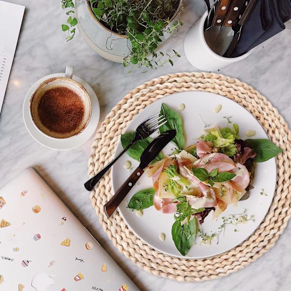6 kappaletta, punotut maissinkuorimatot, luonnollinen rottinkinen pyöreä pöytä