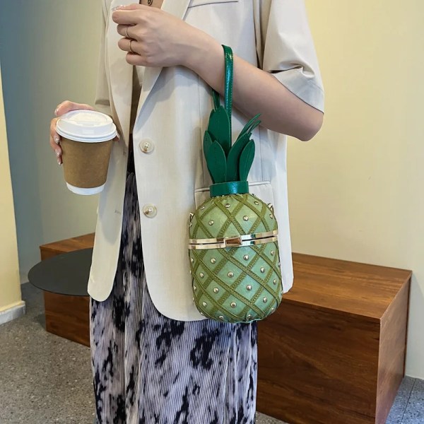 Damväska 2023 Mode Söt Ananas Design Axelväska Originalitet Design Damer Crossbody-väska Metallkedja Handväska Brown