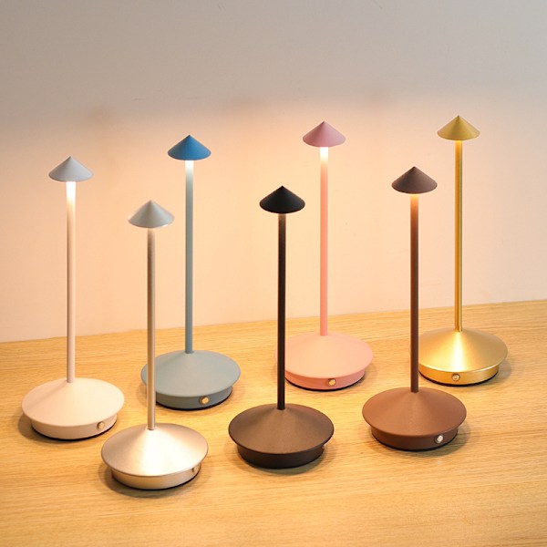 Zafferano Pina Pro - Aluminium - Dimbar LED bordslampa, IP54 skydd, inomhus/utomhusbruk, kontakt, H29cm, EU-kontakt - Corten-Wellngs Sand svart Sand brown