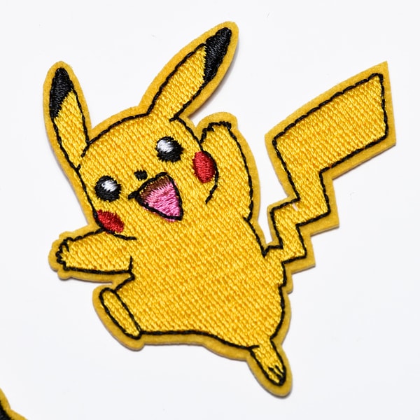 25 tegnede pikachu-lapper, broderede applikationsmærker sylapper og mærker stof reparationslapper til børnetøj jeans jakker sko rygsække t-shirts