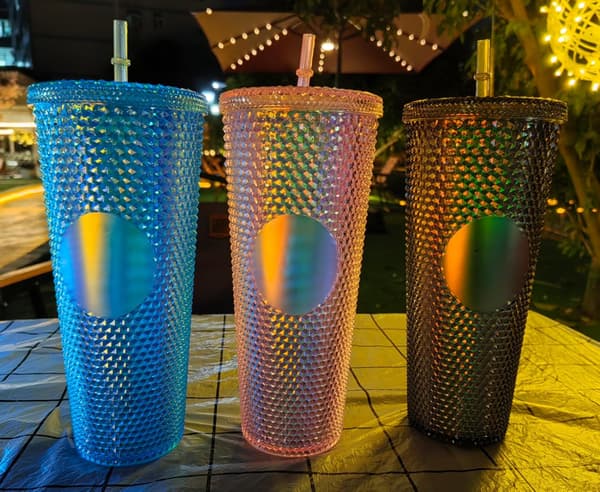 Dubbelväggiga plastglas med nitar, lock och sugrör, BPA-fria, 710 ml, rosa-FA-