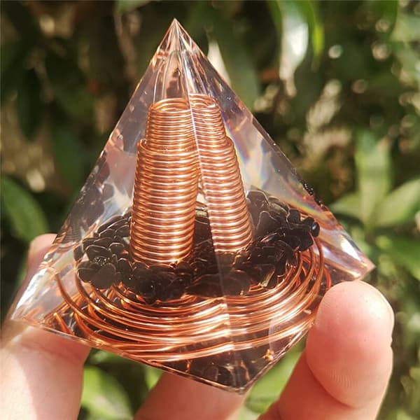 6 cm Krystallgrus Spiralpyramide Spiralformet Pyramide Håndlagde Interiørhåndverk Spiral Kobbertråd-FA7-
