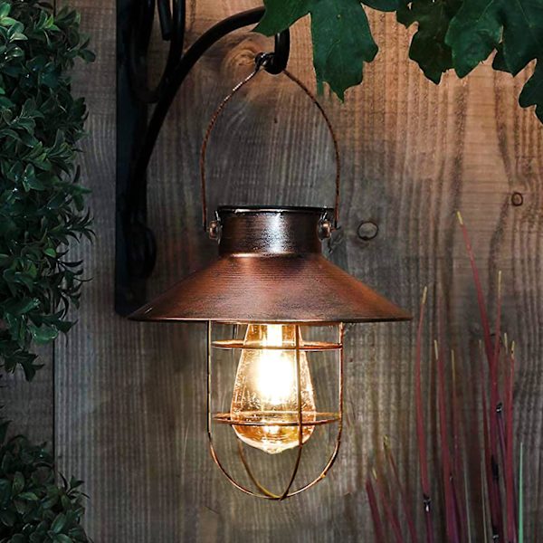 Vintage metallinen ulkoilmaan ripustettava aurinkolyhty lämpimillä LED-valoilla pihalle, terassille, puutarhaan, aurinkomaisemavalaistus, vintage kupari