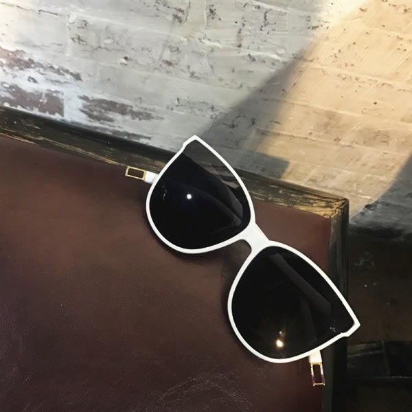 fyrkantiga solglasögon i retrostil
