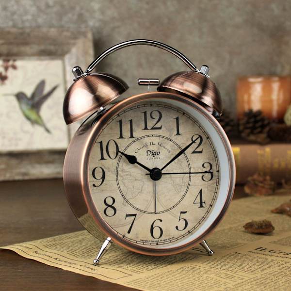 Klassisk klokke med klokke, vintage retro stille vekkerklokke, Lumin