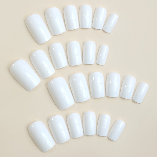 Nya enfärgade bärbara nagelstickers rektangulära vita avtagbara nagelstickers färdiga nagelbitar