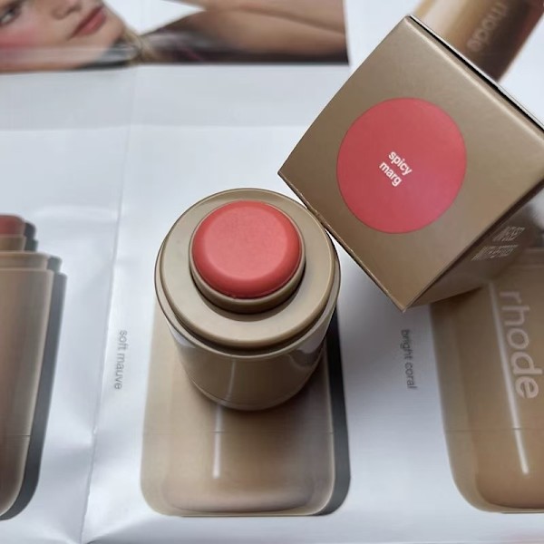Korkealaatuinen uusi Rhode Beauty Summer Pocket Blush spicy marg