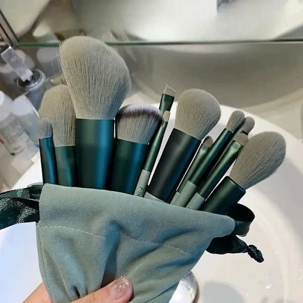 13-delars Professionell Sminkborstset - Mjuka Syntetiska Borstar för Perfekt Foundation, Rouge, Concealer och Ögonmakeup - Oval Design, Doftfri