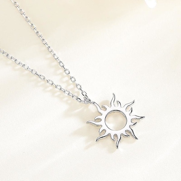 Solhalsband i sterlingsilver med solberlock och 22+2 tums kedja i rostfritt stål, lämpligt som present för män och kvinnor