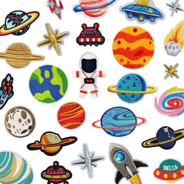 26 strygejern-på patches med søde planetdesigns i levende farver - perfekt til tøj, rygsække og tasker