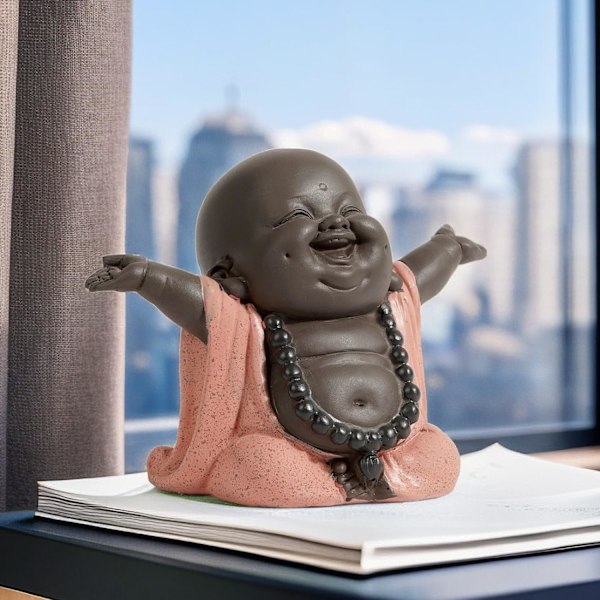 Liten skrattande Buddha, söt munkstaty, sött flin