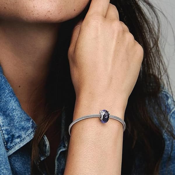 Charms med hængende perledesign