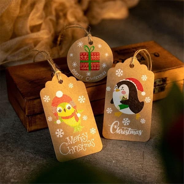 100 st. julklappsetiketter i kraftpapper med snöre