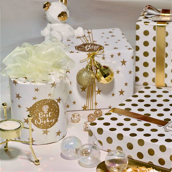 Inslagningspapper rulle 70CM x50CM Guld Polka Dot. Perfekt för: Presentinslagning, årsdagar, Trettondedag jul och jul. (Guld)