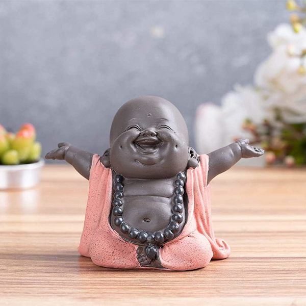 Liten skrattande Buddha, söt munkstaty, sött flin
