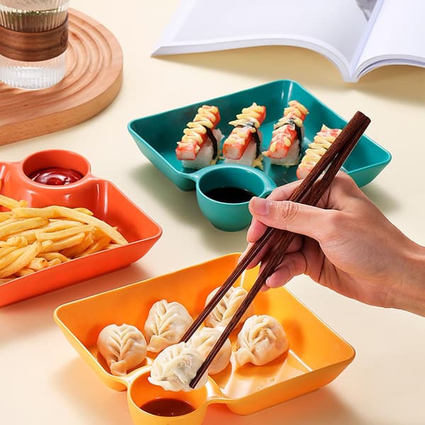 Forrettfat: Forrettboller og dippboller, chips, kopper, snackskåler med rom, serveringsskåler for snacks, snacks, nøtter,